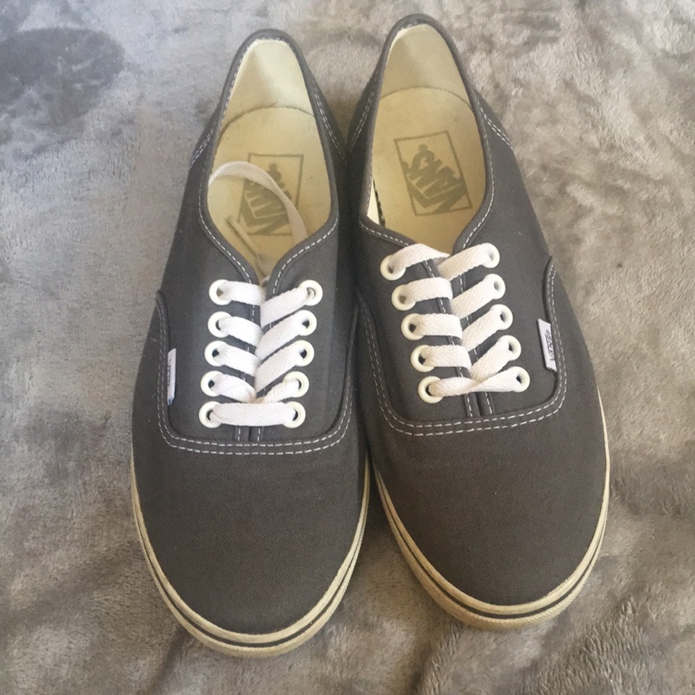 Pristine grey vans! Women’s 8 men’s 6.5